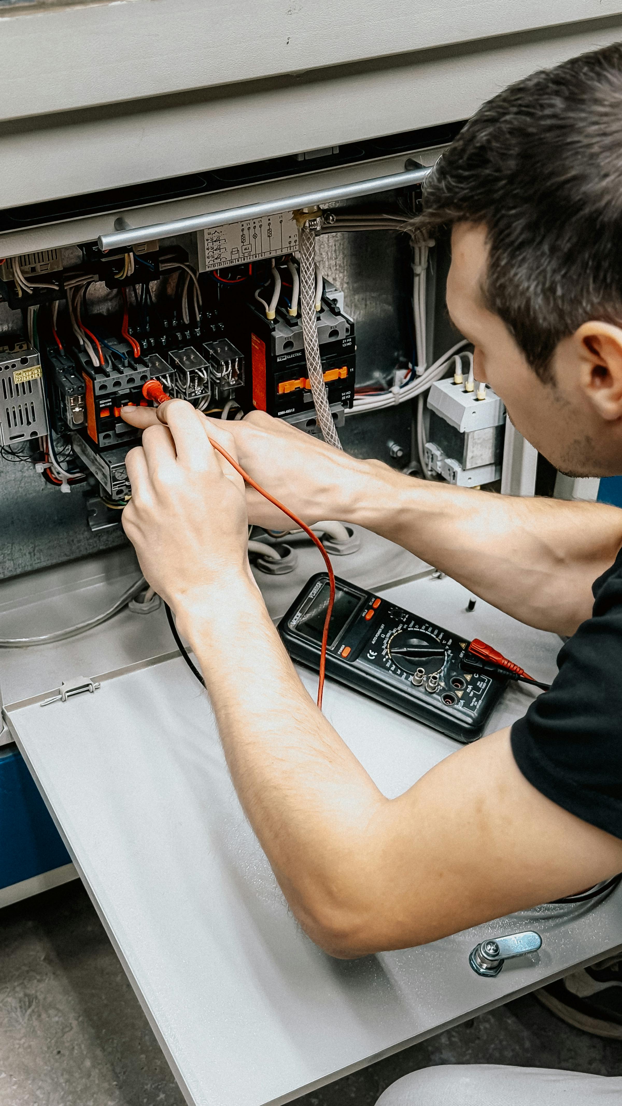 EnergoŐr villanyszerelő lakossági munkánál